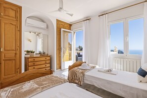 3 slaapkamers, een strijkplank/strijkijzer, gratis wifi, beddengoed