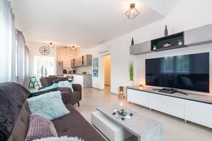 TV