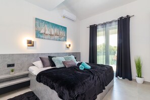 7 bedrooms, iron/ironing board, free WiFi, bed sheets - Villa Samba with Pool (Pula)