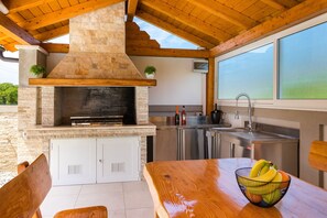 Fridge, oven, stovetop, dishwasher - Villa Samba with Pool (Pula)