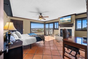 6 室のベッドルーム、デスク、旅行用ベビーベッド、WiFi