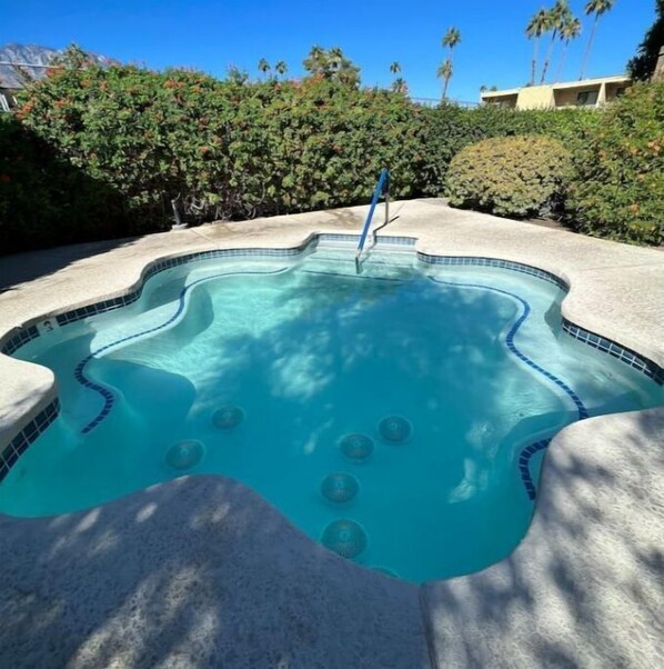 Piscine extérieure, piscine chauffée