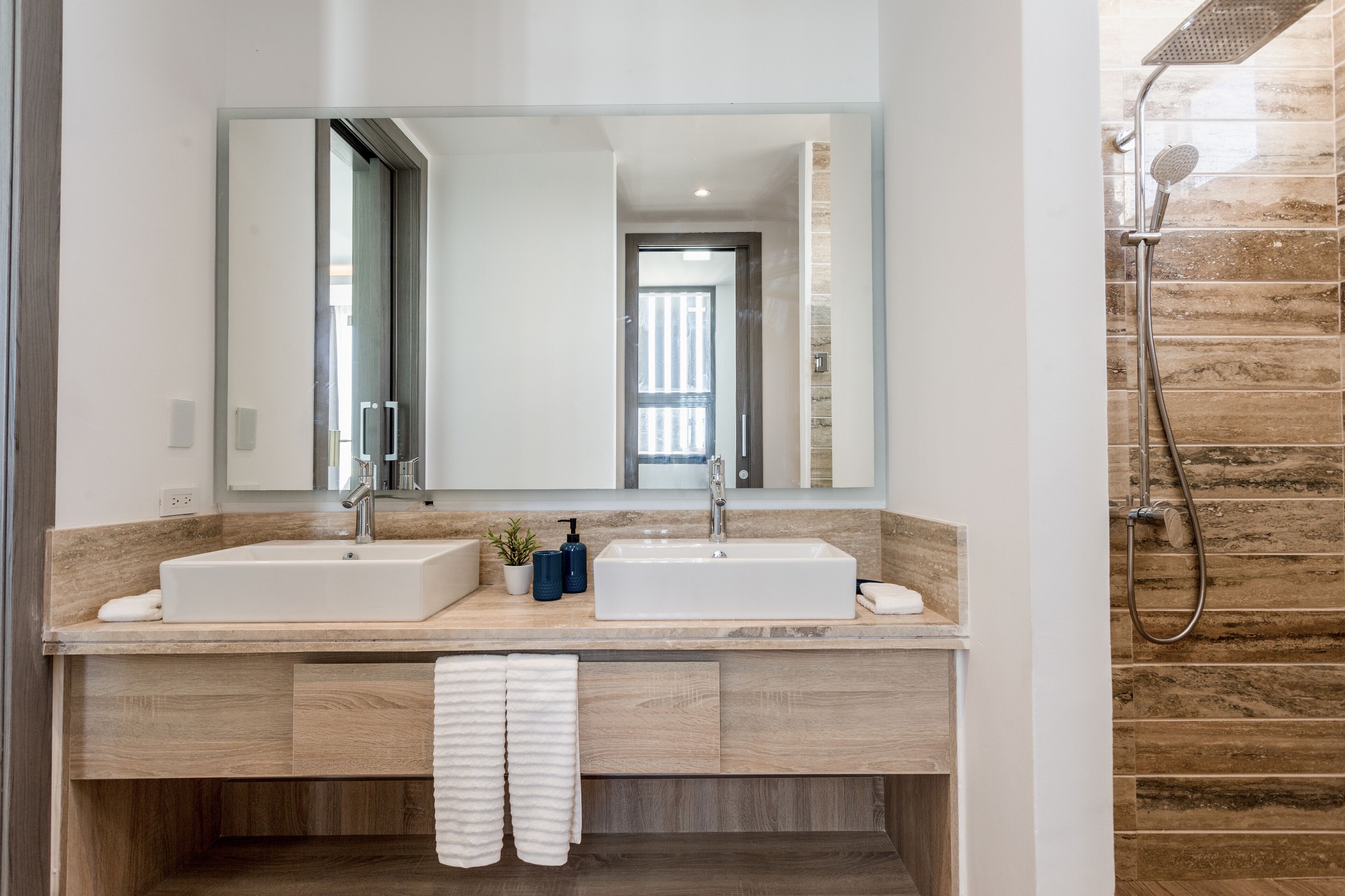 Junior Apartment | Bathroom | Shower, rainfall showerhead, hair dryer, heated floors
