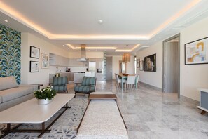 Apartament Deluxe | Sala d'estar | Televisor intel·ligent