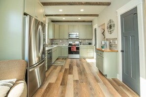 Microondas, horno, parrilla de estufa y lavavajillas 