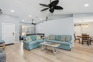 Smart TV, videojuegos, futbolito, libros