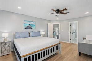 3 bedrooms, desk, iron/ironing board, free WiFi