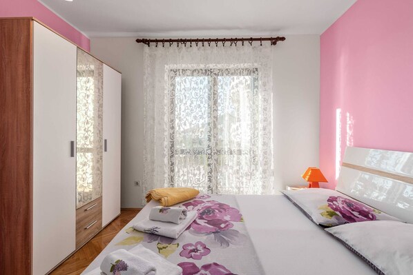 3 bedrooms, free WiFi, bed sheets
