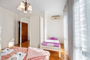 3 bedrooms, free WiFi, bed sheets