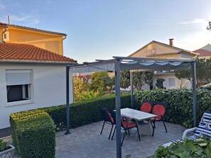 Outdoor dining - Apartment ART 2.0 Brodarica (Šibenik-Brodarica)