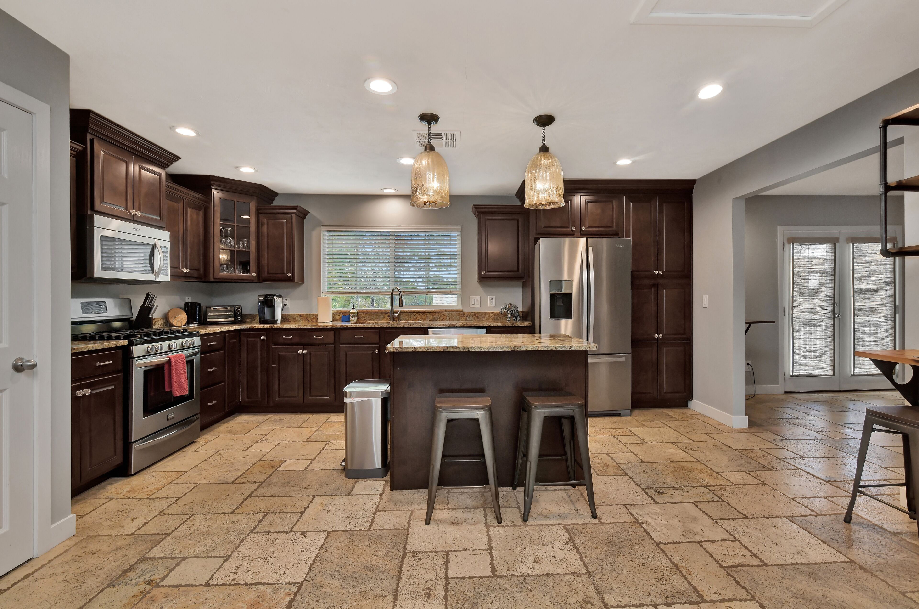 Frigorífic, microones, forn i placa de cuina 