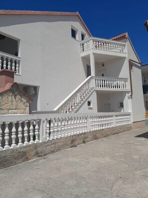 Exterior - Apartment Lara Tribunj Sea View (Tribunj)