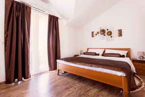 4 Schlafzimmer, Zimmersafe, Bügeleisen/Bügelbrett, kostenloses WLAN