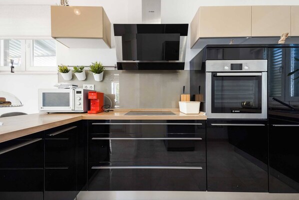 Fridge, microwave, oven, stovetop