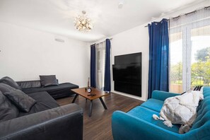 TV - Holiday home Roko&Iva - with sea view (Šibenik-Brodarica)