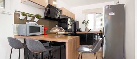 Fridge, microwave, oven, stovetop