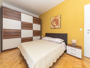 4 bedrooms, free WiFi, bed sheets