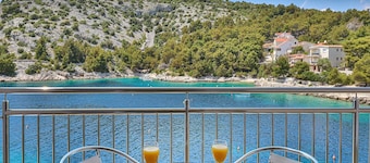 Villa Antonija - directly by the sea