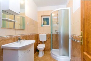 Bathtub, hair dryer, towels, toilet paper