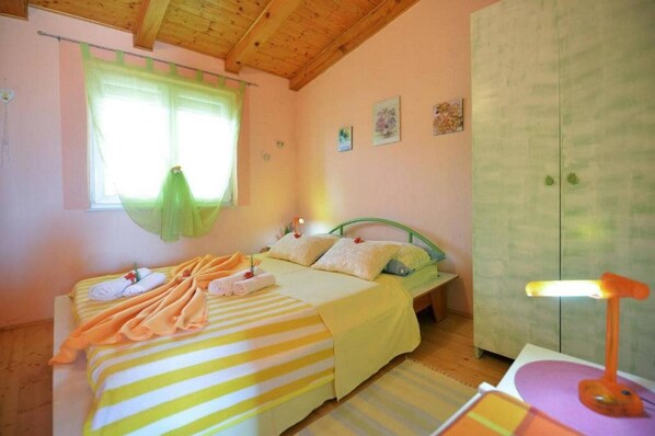 1 bedroom, iron/ironing board, free WiFi, bed sheets