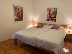 3 bedrooms, iron/ironing board, free WiFi, bed sheets