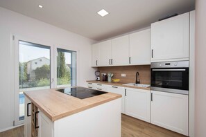 Réfrigérateur, four, plaque de cuisson, lave-vaisselle