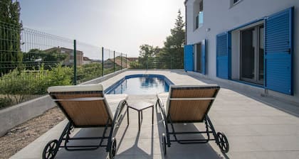 Villa Blue Chill – Haus mit fünf Schlafzimmern und Swimmingpool