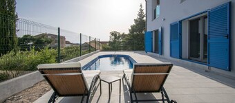Villa Blue Chill - five bedroom house with a swimming pool
