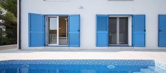 Villa Blue Chill - with outdoor pool