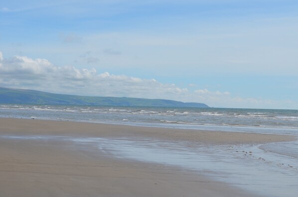 Beach nearby - Traditional Welsh cottage in the village of Dyffryn Ardudwy (Dyffryn Ardudwy)