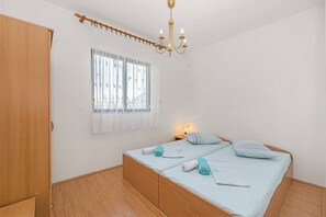 1 bedroom, free WiFi, bed sheets