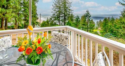 Inviting home with spectacular view, hot tub, balcony, fireplace, & W/D