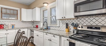 The Olive House - Near Main Street- Fully rehabbed