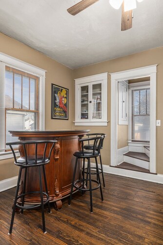 The Olive House - Near Main Street- Fully rehabbed