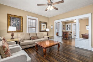 Televisio, pöytäjalkapallopöytä