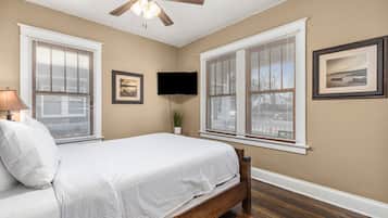 3 bedrooms, desk, iron/ironing board, WiFi