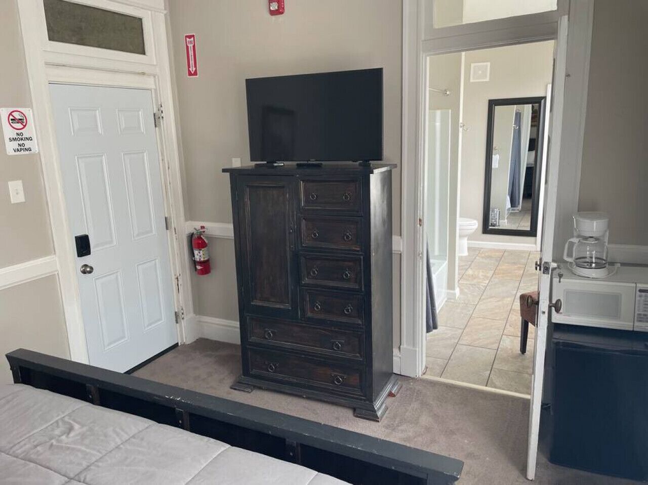 1 habitación, tabla de planchar con plancha, wifi y ropa de cama 