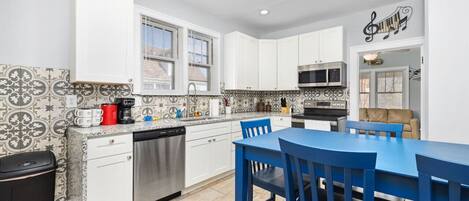 雪櫃、微波爐、焗爐、爐具