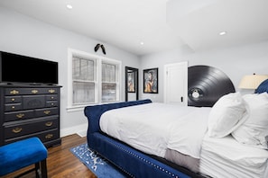 4 Schlafzimmer, Schreibtisch, Bügeleisen/Bügelbrett, Reisekinderbett