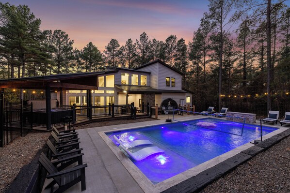 A heated pool - Epic Heated Pool,Pickleball/Hoops & GLOW Golf! (Broken Bow)