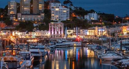 Viehättävä yläkerroksen huoneisto – Täydellinen pariskunnille