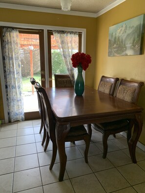 Dining - Cozy cabin style home in a quiet neighborhood in terrace hgts.  (Yakima)