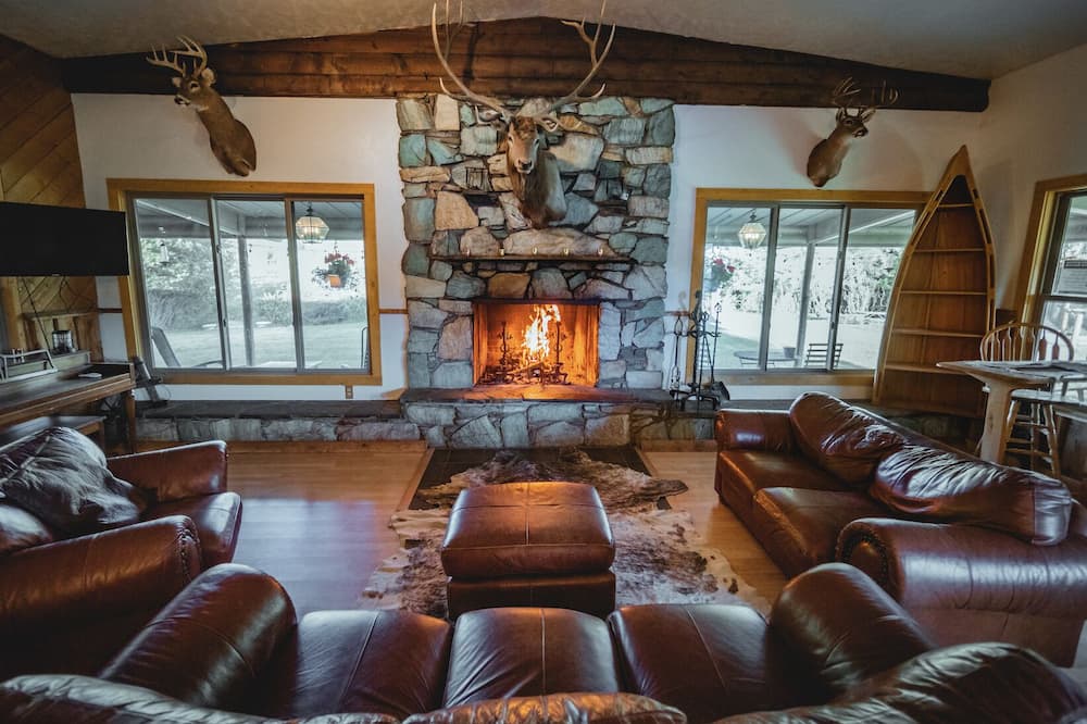 Boulder Lake Lodge