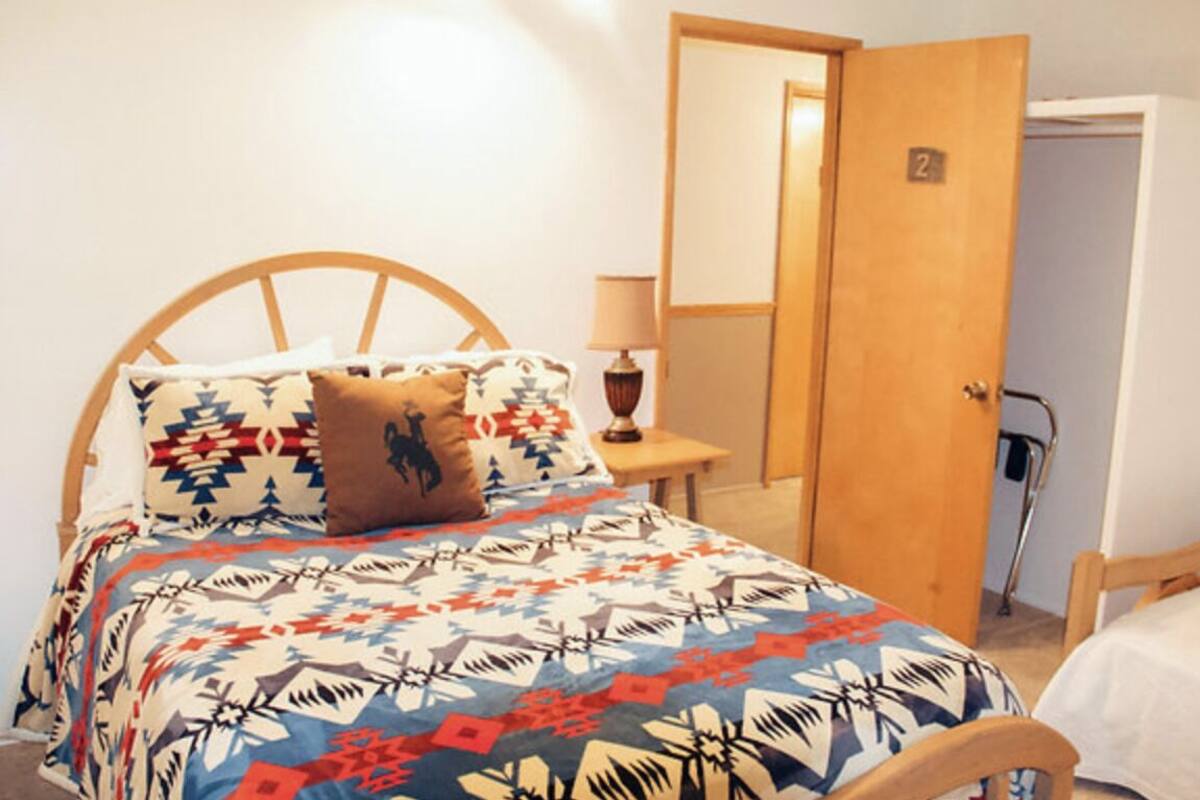 1 habitación y ropa de cama