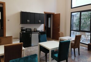 Daily continental breakfast (MAD 35 per person)