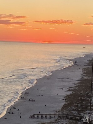 På stranden