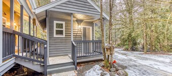 Inviting studio with kitchenette & scenic forest setting