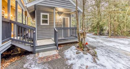 Inviting studio with kitchenette & scenic forest setting