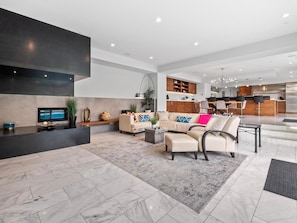 Smart-TV, Kamin, Stereoanlage, Arbeitsbereiche