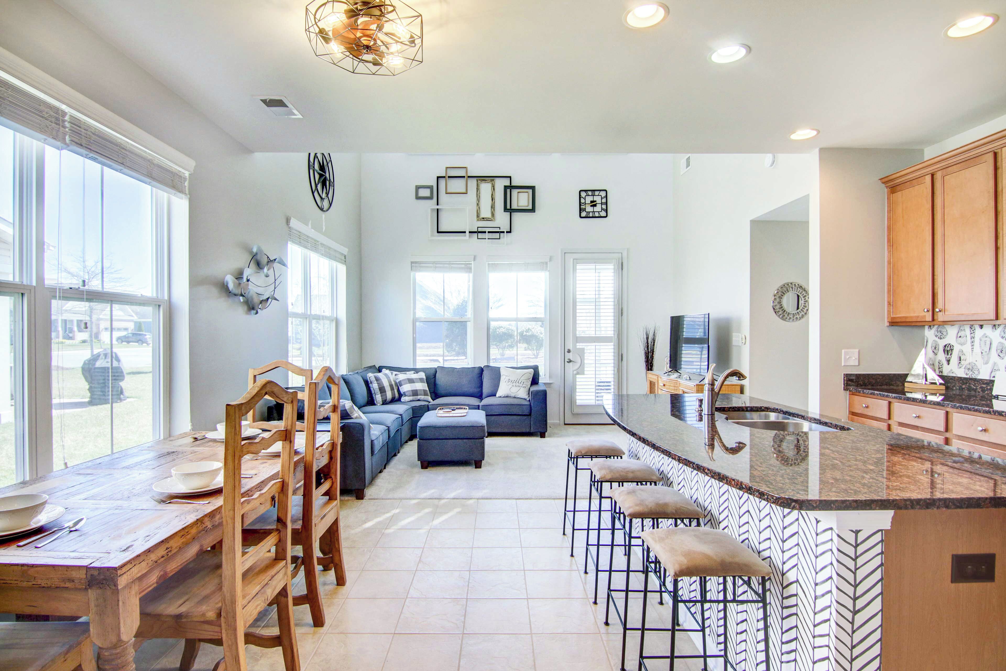 テレビ、暖炉、書庫